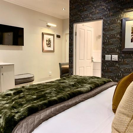 Alluvia Boutique Winery & Luxury Accommodation Stellenbosch Quarto foto A bedroom at the hotel