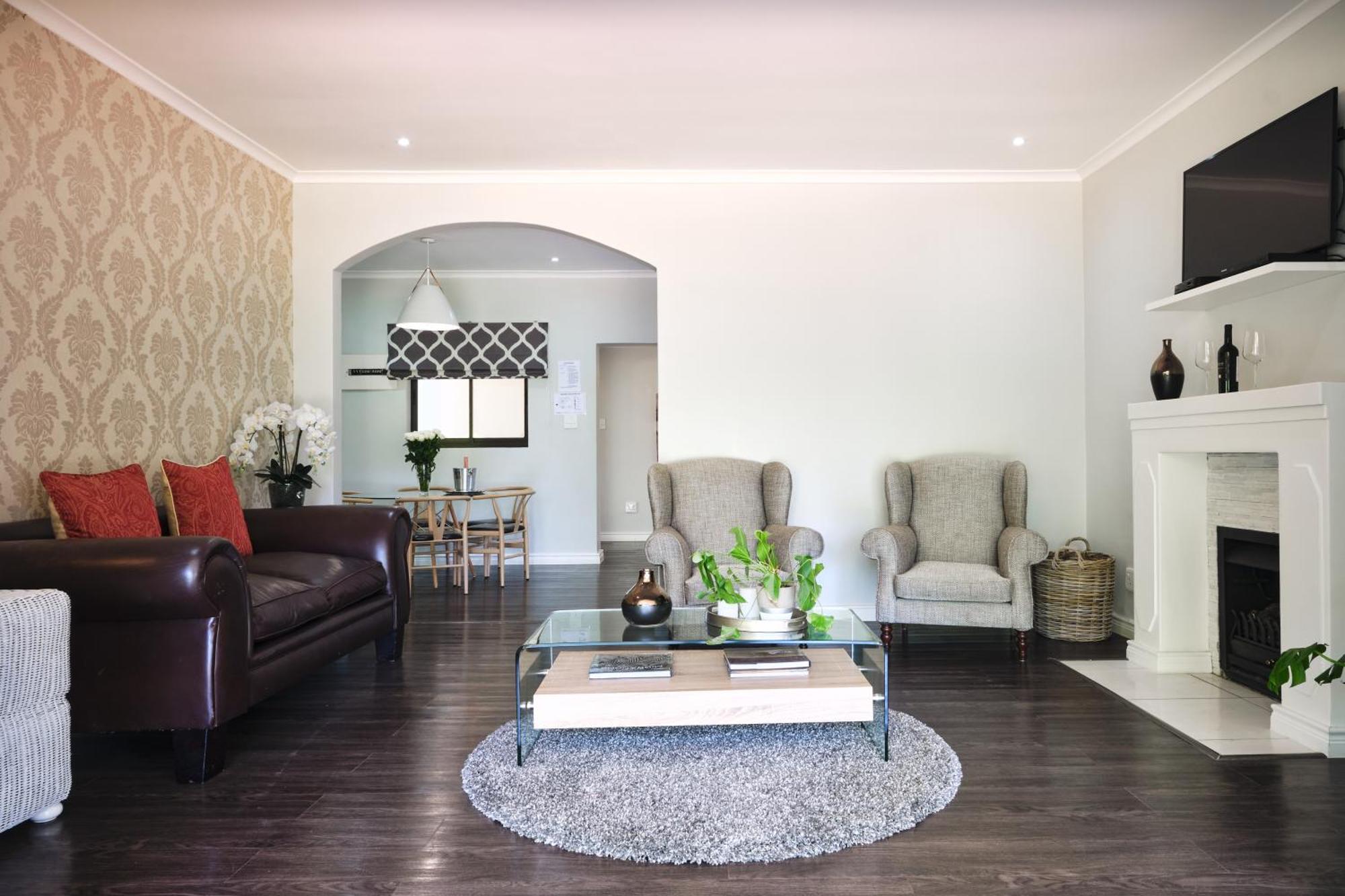 Alluvia Boutique Winery & Luxury Accommodation Stellenbosch Quarto foto A living room in a house