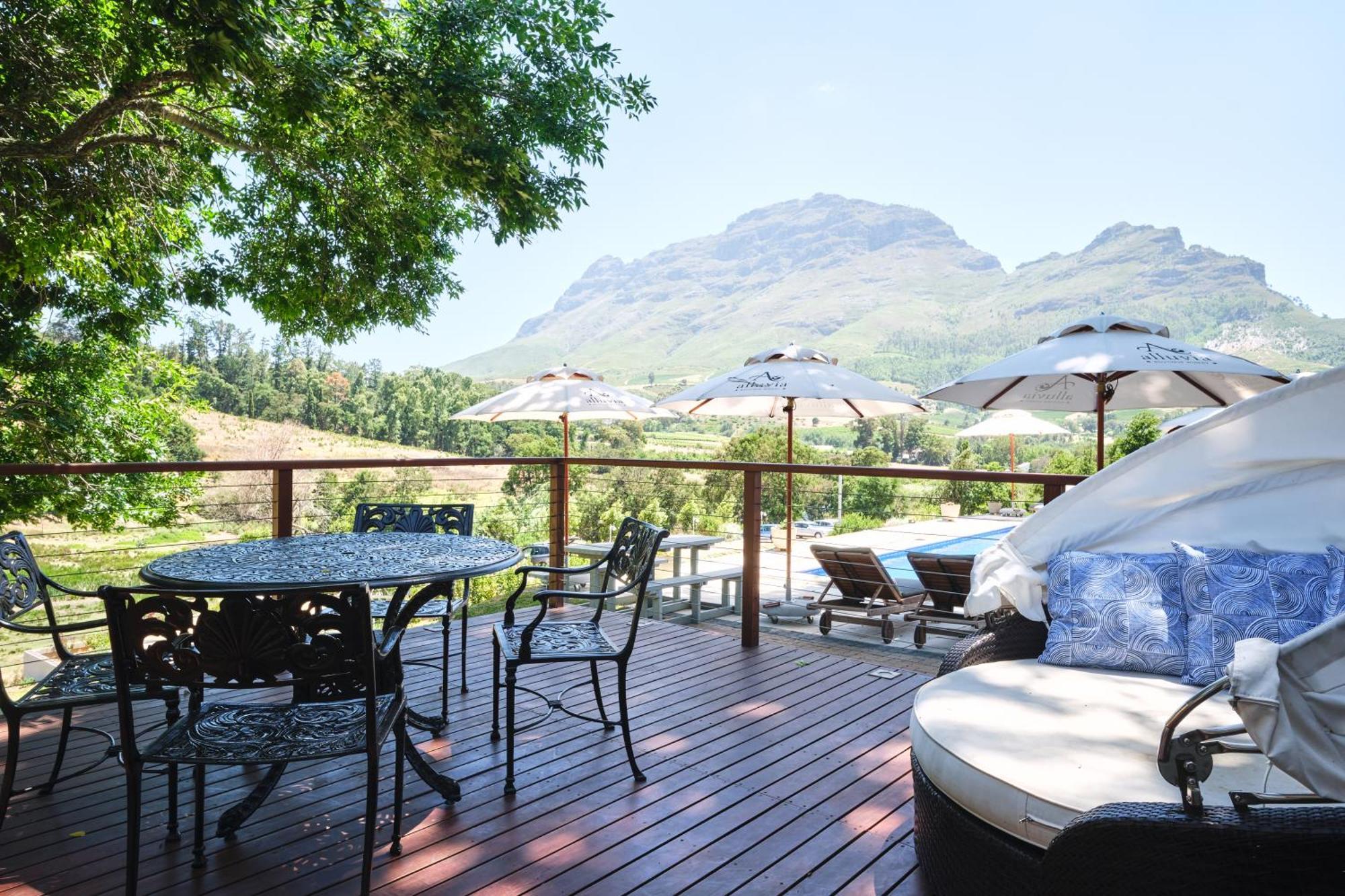 Alluvia Boutique Winery & Luxury Accommodation Stellenbosch Quarto foto View of the Hot Tub at the Spa at La Motte