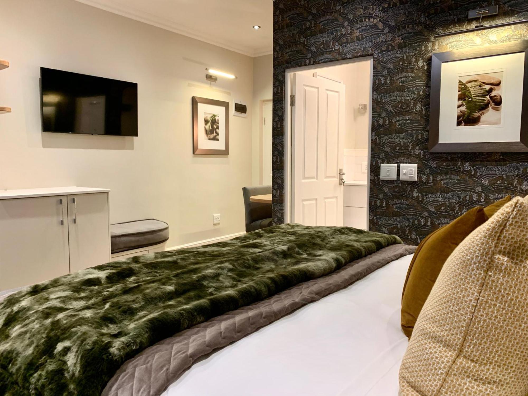 Alluvia Boutique Winery & Luxury Accommodation Stellenbosch Quarto foto A bedroom at the hotel